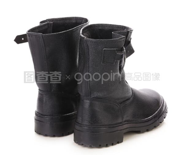 黑色皮靴 經典鞋履配件中的魅力與實用